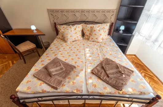 Belvrosi Zongors Apartman, Keszthely, Zalakaros - 20 km