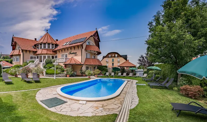 Fortuna Villa H�v�z
