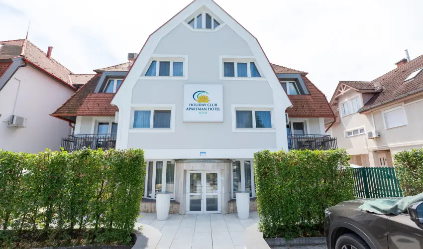 Holiday Club Apartman Hotel H�v�z H�v�z