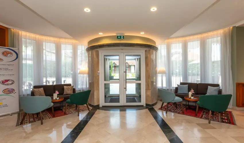 Holiday Club Apartman Hotel H�v�z H�v�z