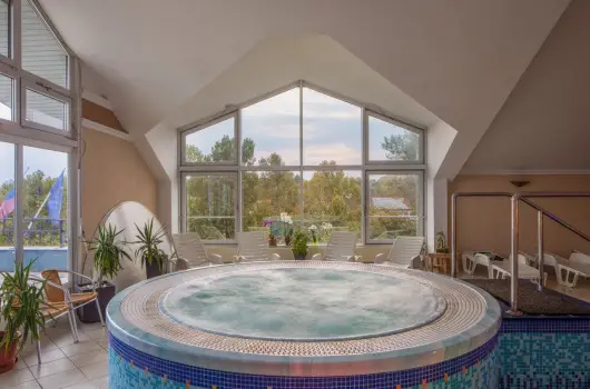 Krist�ly Hotel, Keszthely, Zalakaros - 21 km