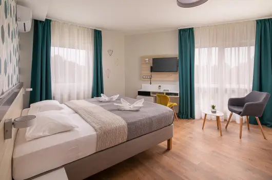 Krist�ly Hotel, Keszthely, Zalakaros - 21 km