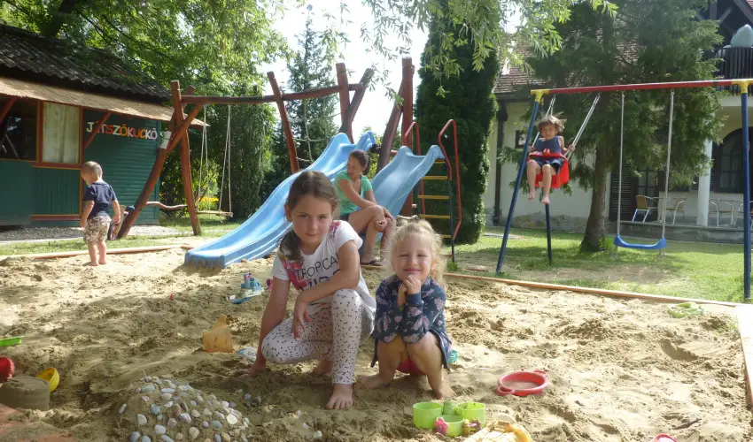 Zsanett Hotel Balatonkeresztr