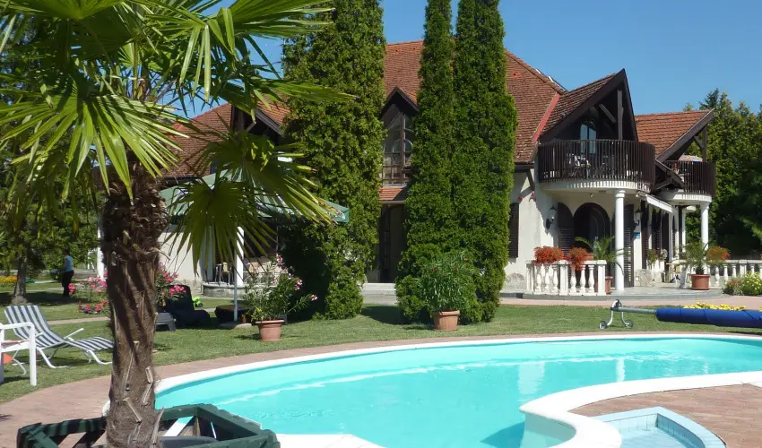 Zsanett Hotel Balatonkeresztr