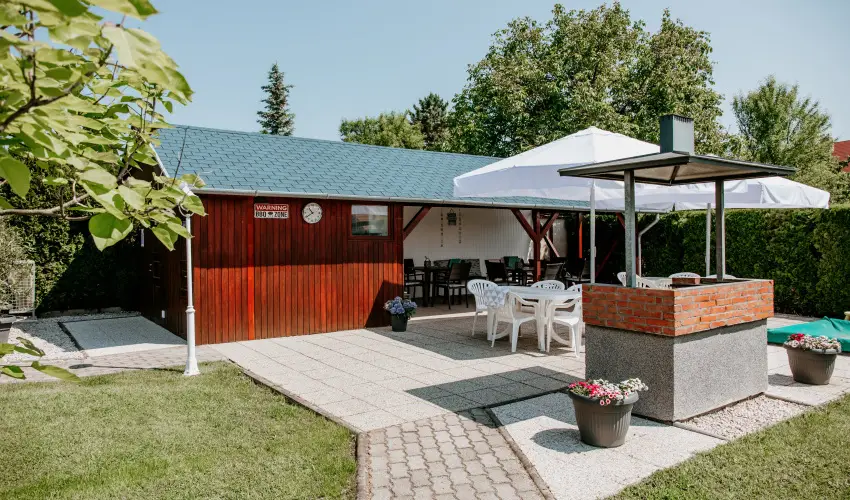 K�k Vend�gh�z Gyenesdi�s