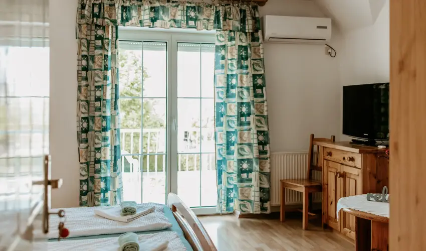 K�k Vend�gh�z Gyenesdi�s
