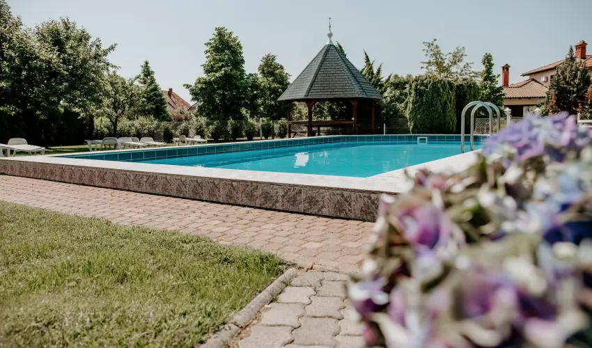 K�k Vend�gh�z Gyenesdi�s
