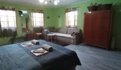 Pni Kuck Vendghz s Minifarm  Hosszvlgy