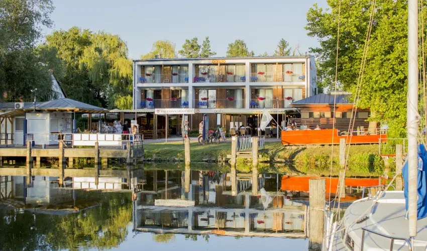 Port tterem & Panzi Balatonmriafrd