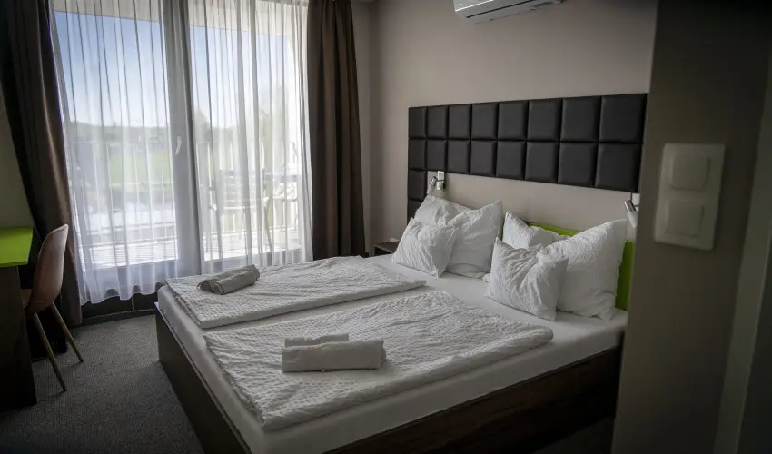 Port tterem & Panzi Balatonmriafrd