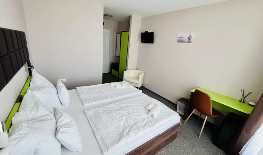 Port tterem & Panzi Balatonmriafrd