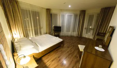 Viktor Bor- s Vendghz Balatonmriafrd