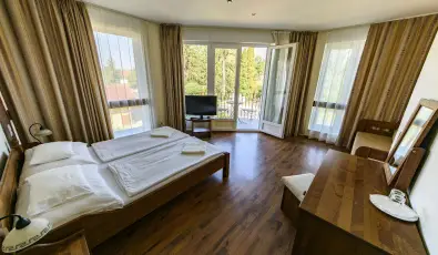 Viktor Bor- s Vendghz Balatonmriafrd