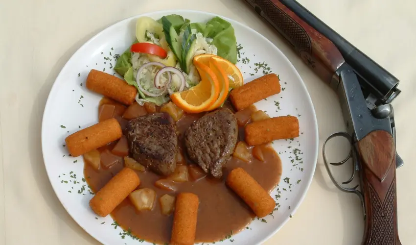 Viktor Bor- s Vendghz Balatonmriafrd