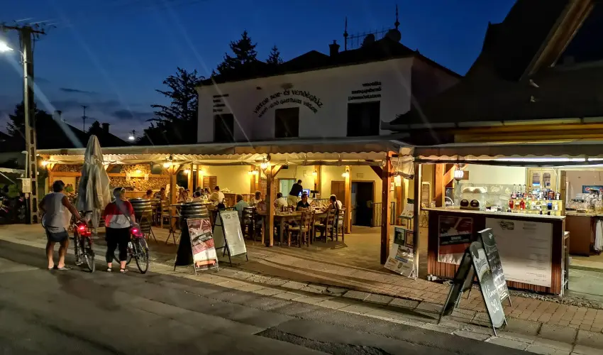 Viktor Bor- s Vendghz Balatonmriafrd