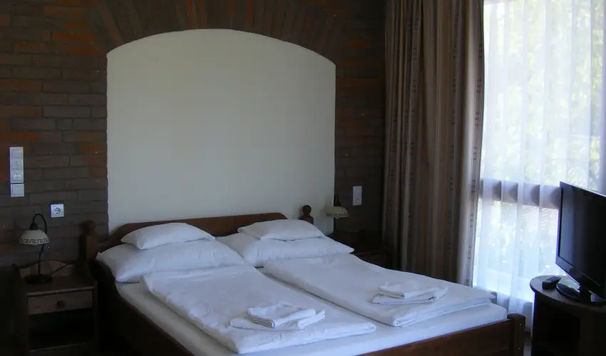 Viktor Bor- s Vendghz Balatonmriafrd