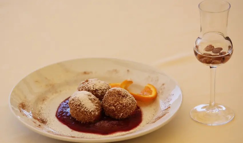 Viktor Bor- s Vendghz Balatonmriafrd