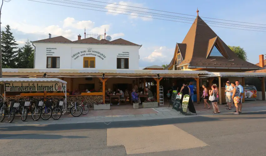 Viktor Bor- s Vendghz Balatonmriafrd