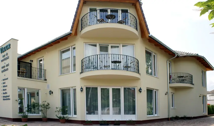 Viktor Bor- s Vendghz Balatonmriafrd