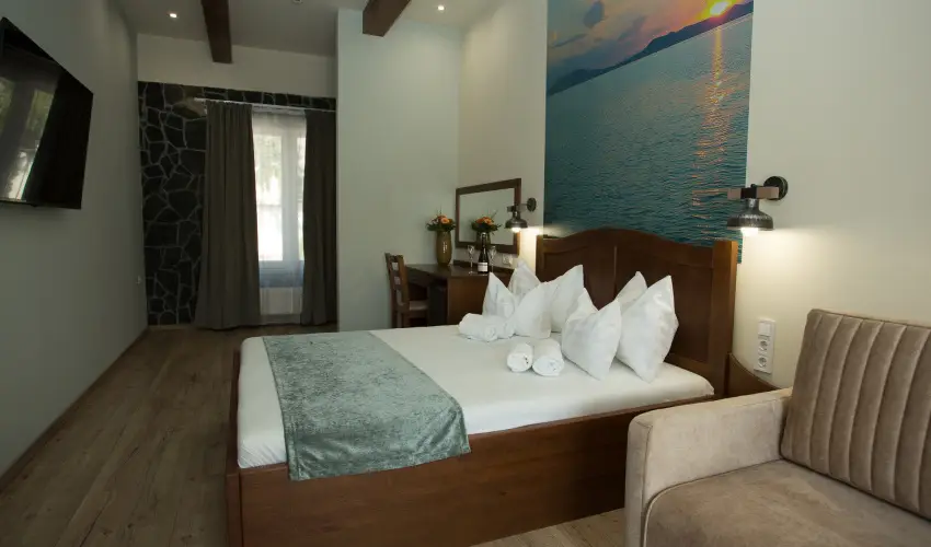 Viktor Bor- s Vendghz Balatonmriafrd