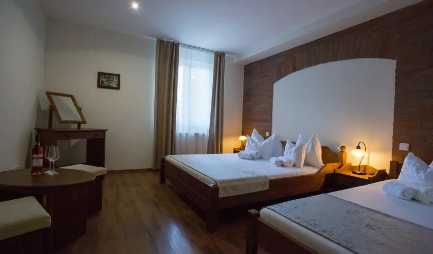 Viktor Bor- s Vendghz Balatonmriafrd