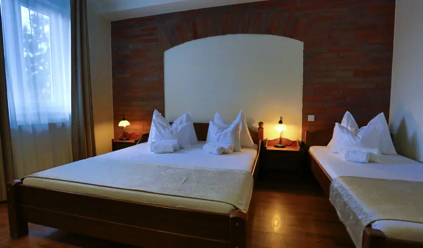 Viktor Bor- s Vendghz Balatonmriafrd