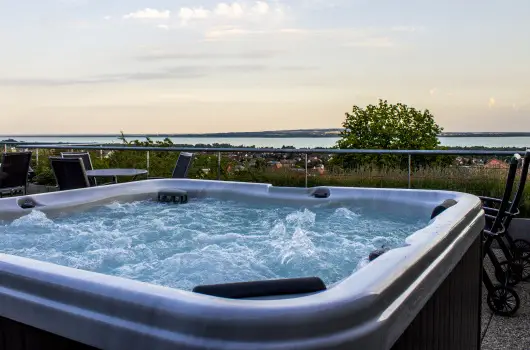 Zenit Hotel Balaton, Vonyarcvashegy, Zalakaros - 24 km